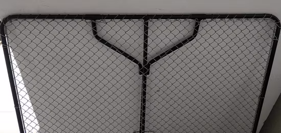 Piccola recinzione a catena realizzata come nuovo prodotto per il giardino